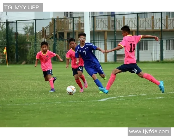 群星璀璨足球盛典激情对决诠释绿茵梦想与荣耀争锋舞台 群星璀璨足球盛典激情对决诠释绿茵梦想与荣耀争锋舞台